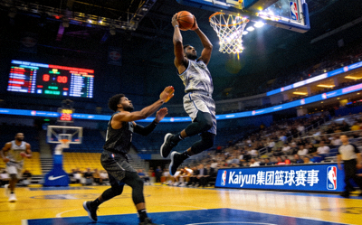 篮球运动员在NBA赛场上演空中接力扣篮 - Kaiyun集团篮球赛事